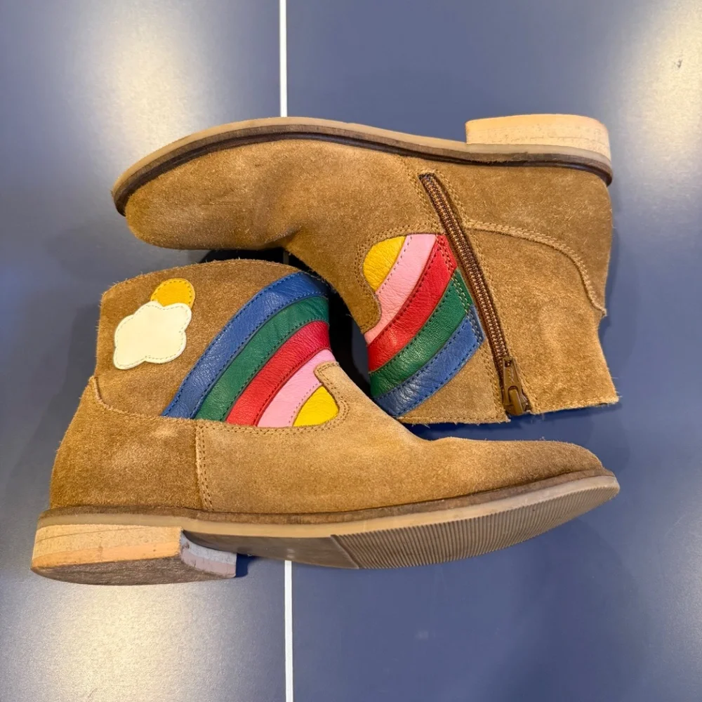 Size 33/Size 2 Mini Boden Rainbow Scene Boots. - Picture 2 of 7